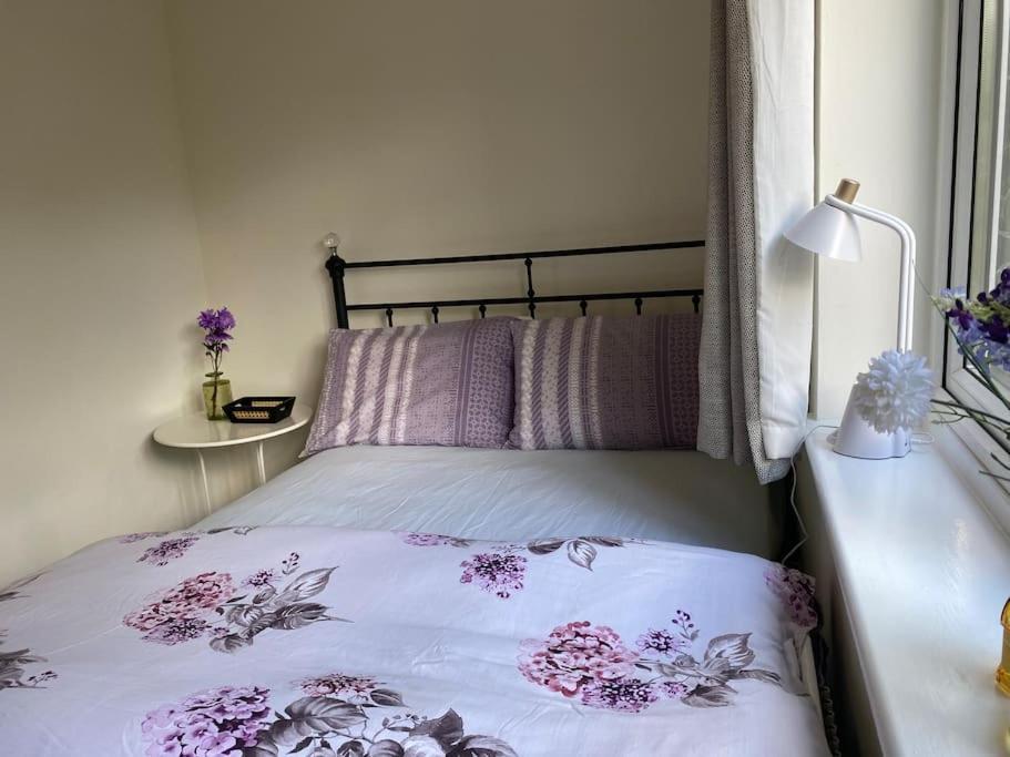 Cosy Apartment With Private Access And Kitchenette In Guildford (Adults Only) Worplesdon Exterior photo